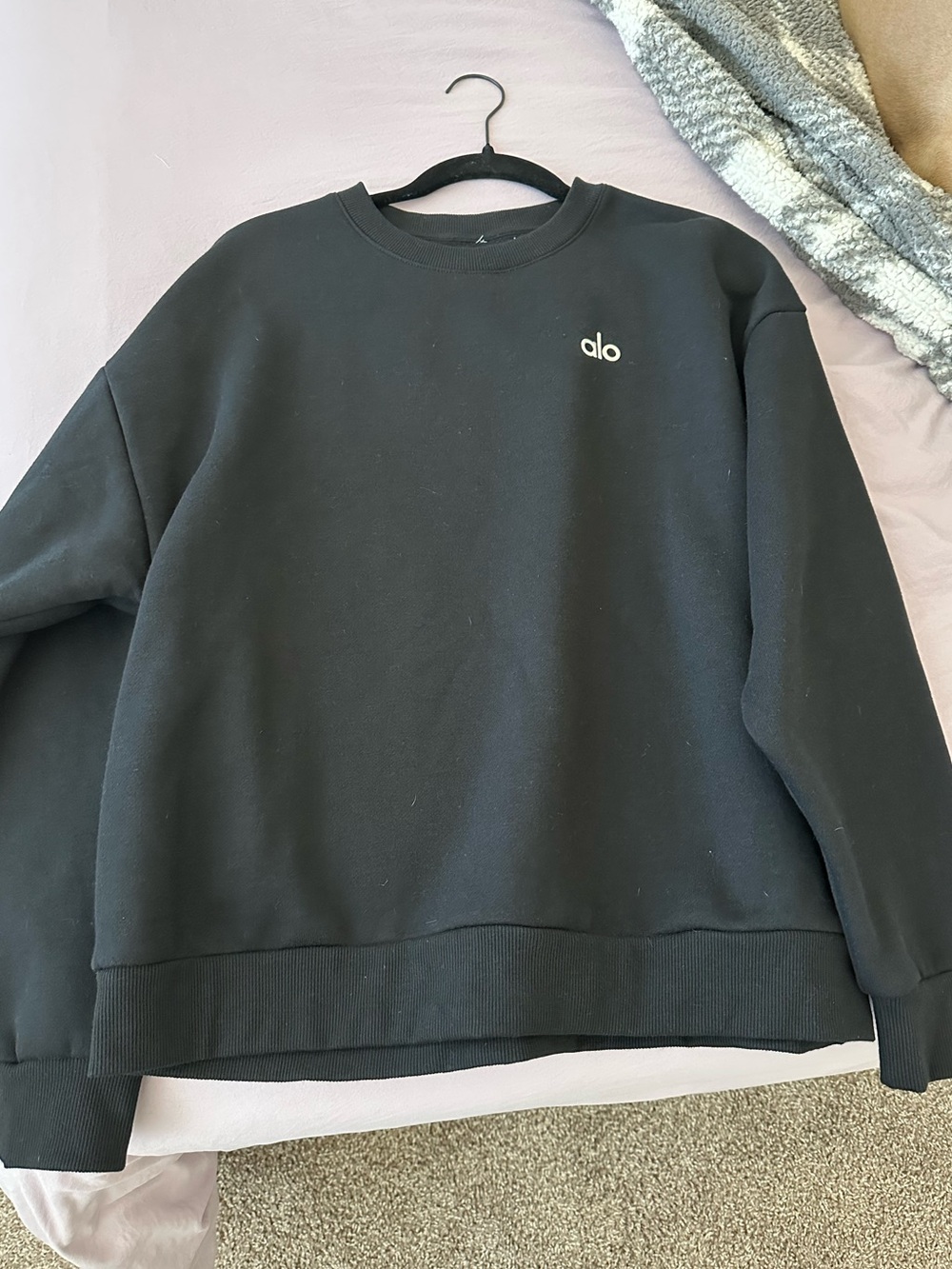 Alo Crewneck - Picture 1 of 4